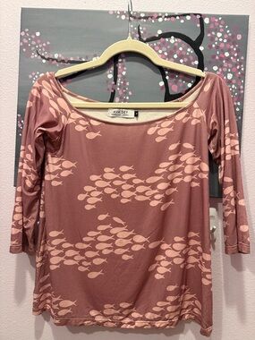 Ava Sky Fighting Eel mauve fish Long-Sleeve Scoop Neck Top size small